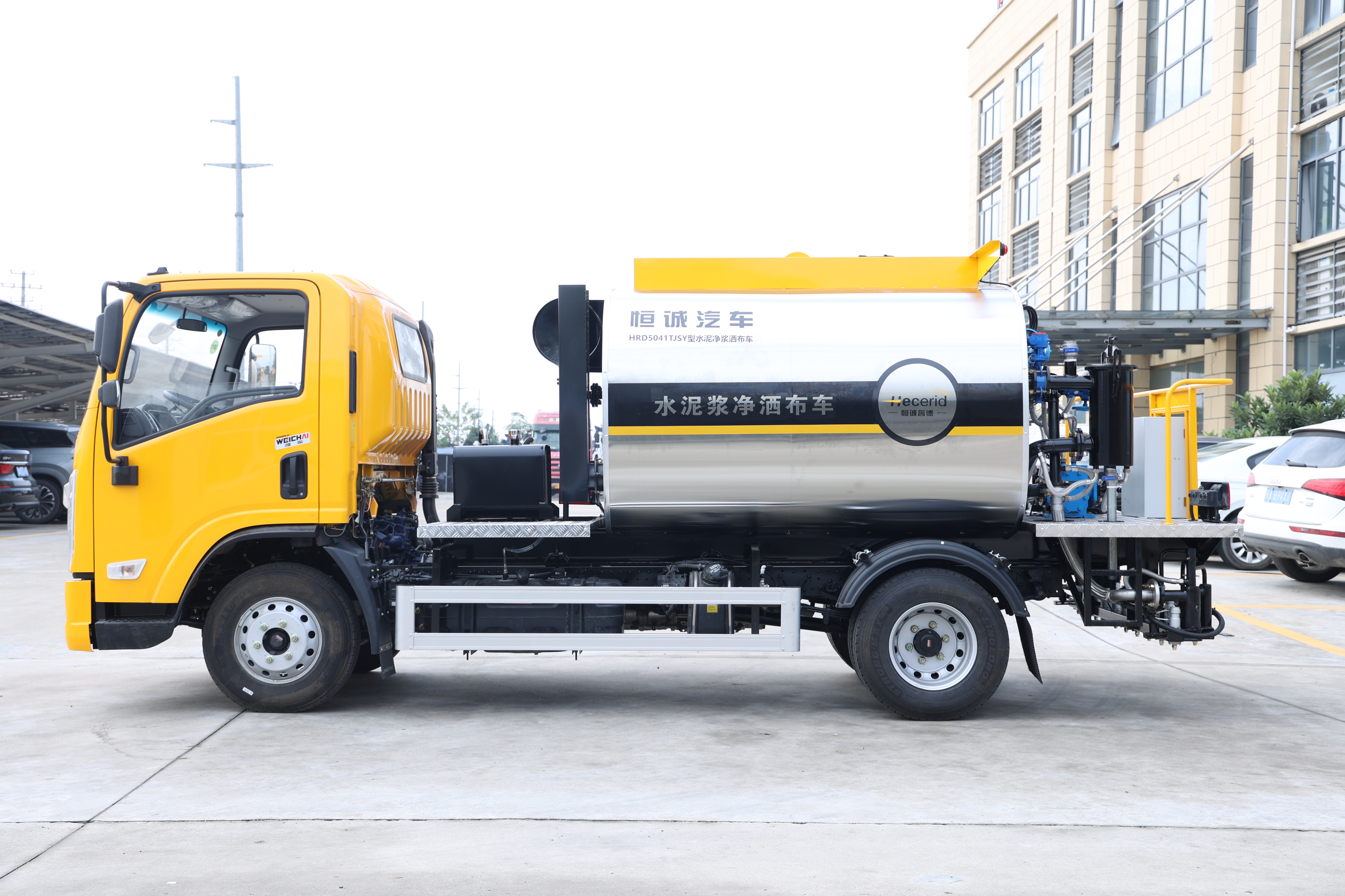 恒誠瀝青灑布車：精準高效，為中國道路建設注入“恒”動力